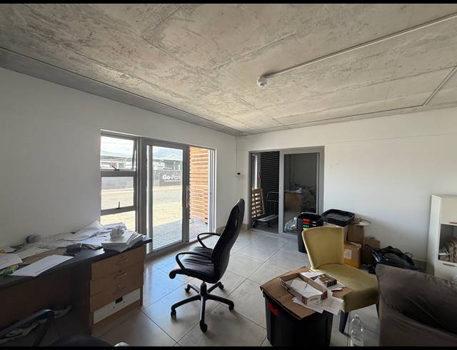 197M² WAREHOUSE TO LET IN FIRGROVE